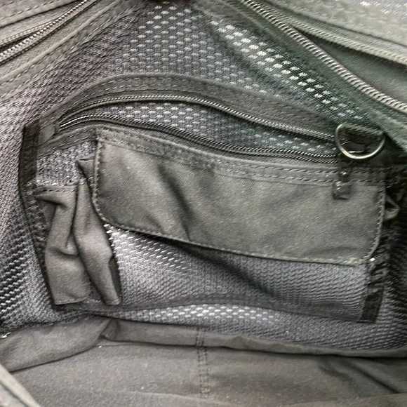 Tumi Messenger Laptop Bag - Picture 8 of 16